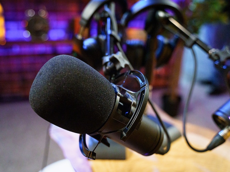 Microphone in a studio setting. Photo: Gigxels / Pexels